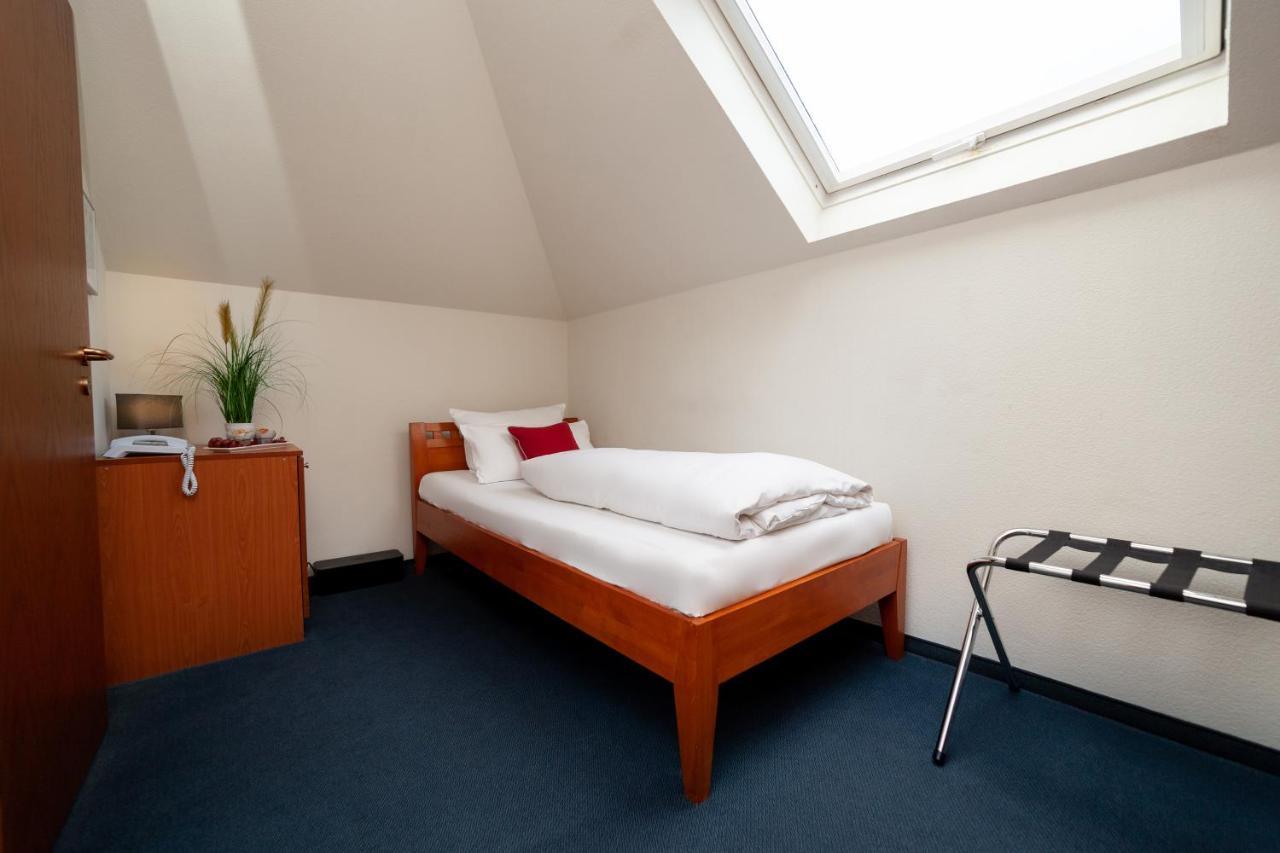 Hotel Omega Moers Buitenkant foto