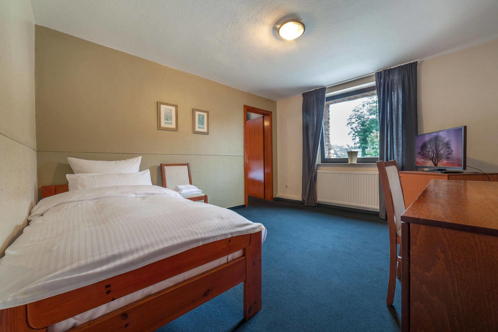 Hotel Omega Moers Buitenkant foto